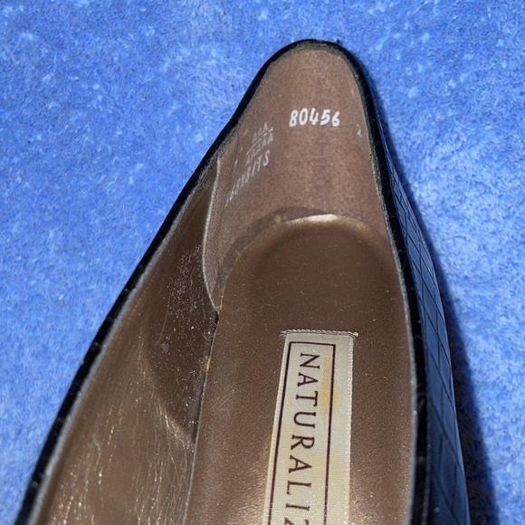 NWT NATURALIZER Women’s Angie Black Dress Shoes. 2” heel. - Picture 5 of 14